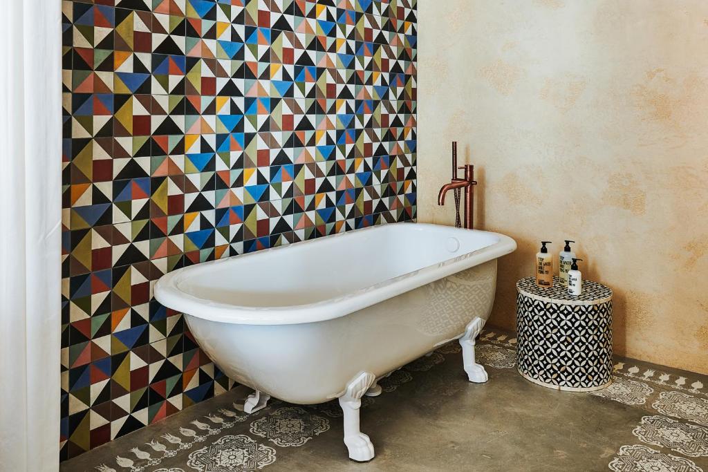 Arist Village Suite 2