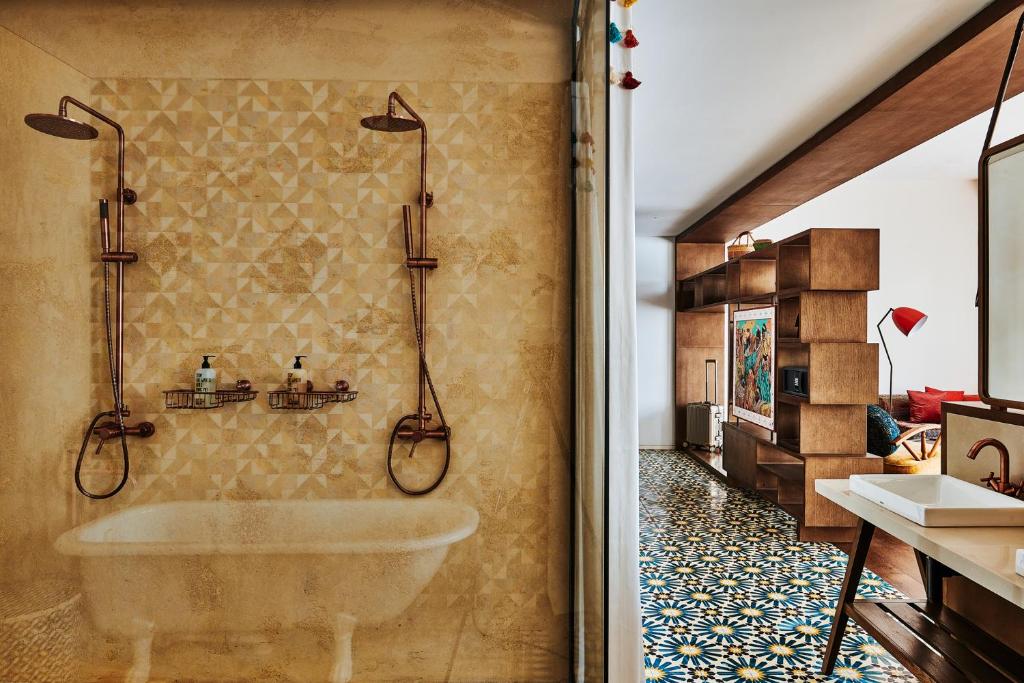 Arist Village Suite 3