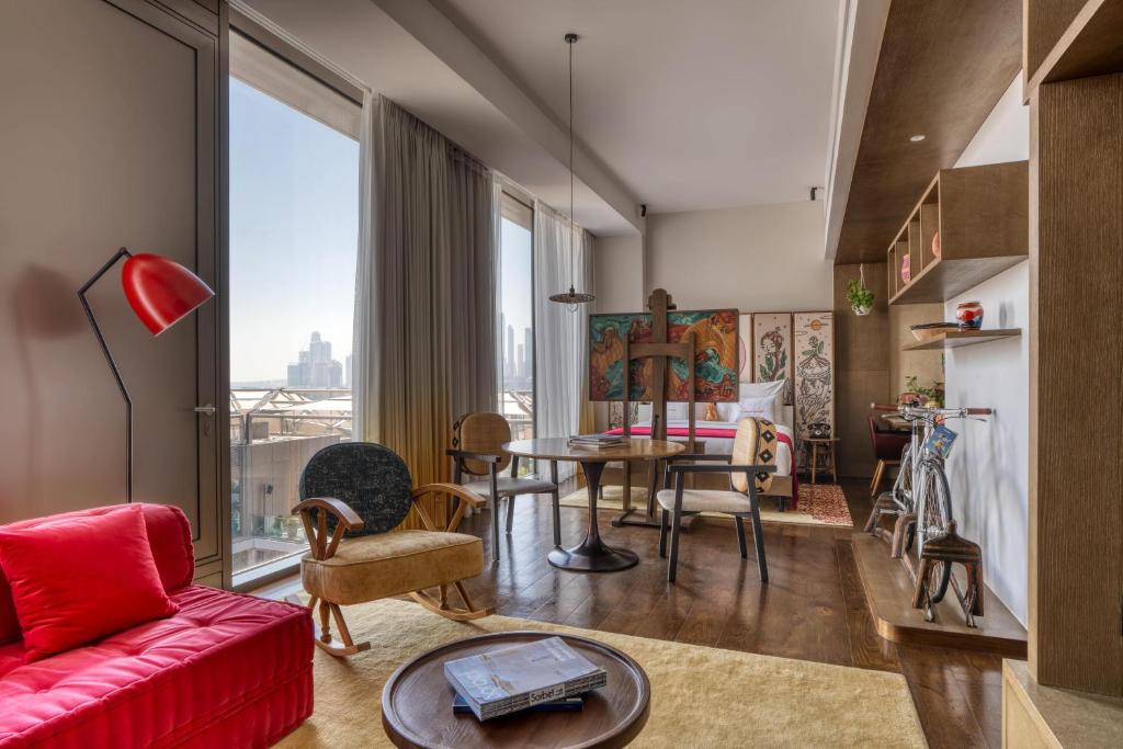 Arist Village Suite 4