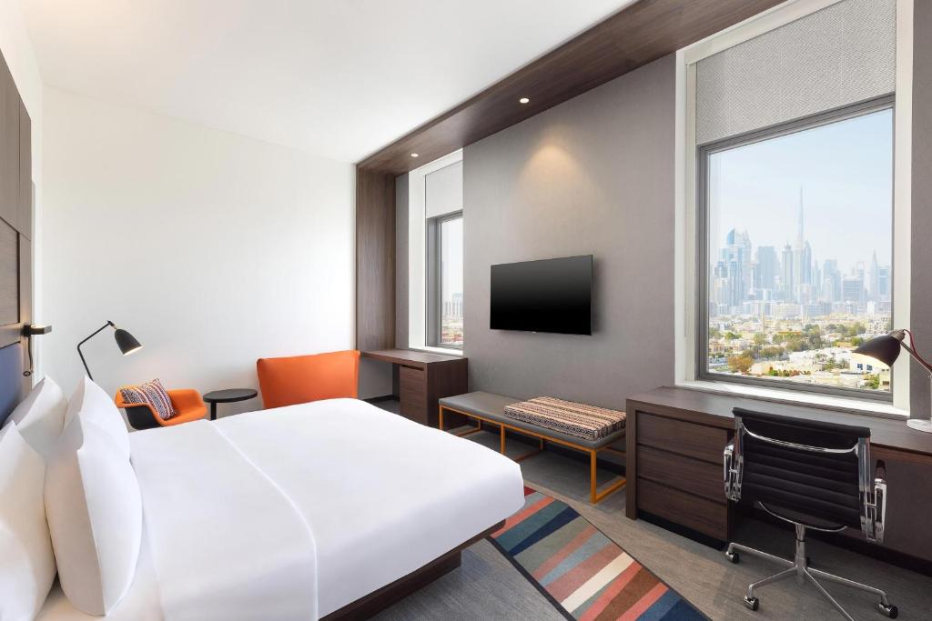 1 Bedroom Suite 1 King City view 1