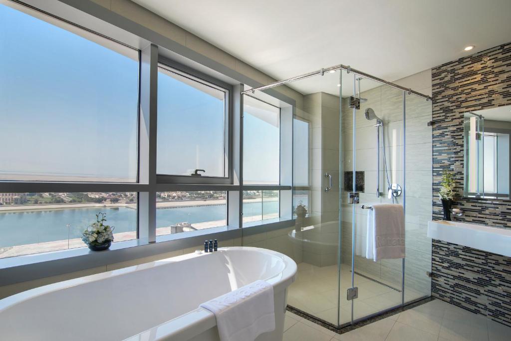 1 Bedroom Suite with Lounge Access 1