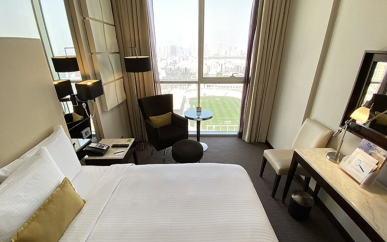 Stadium view centro room - queen bed 2