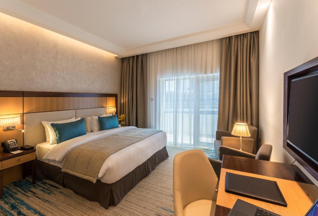 Deluxe King Room 1