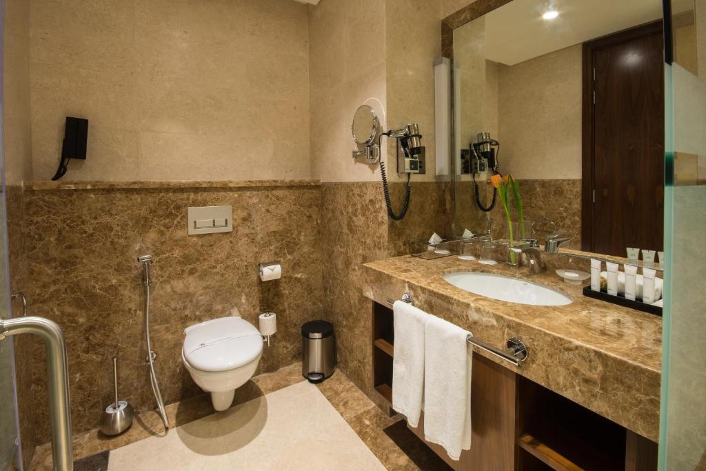 Deluxe King Room 2