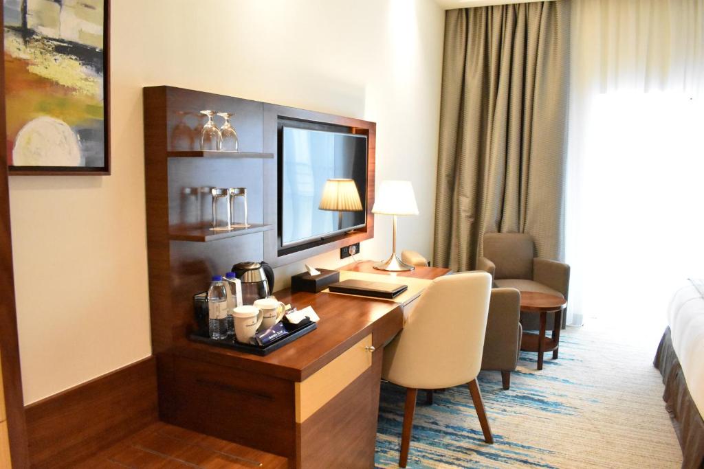 Deluxe King Room 4