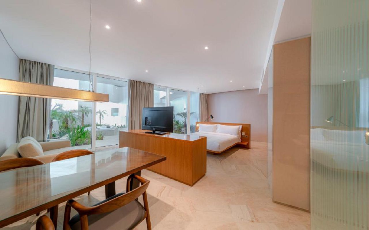 Master Suite Jacuzzi 2