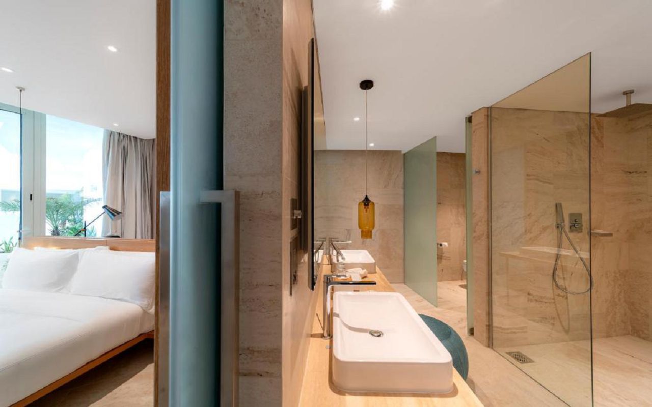 Master Suite Jacuzzi 4