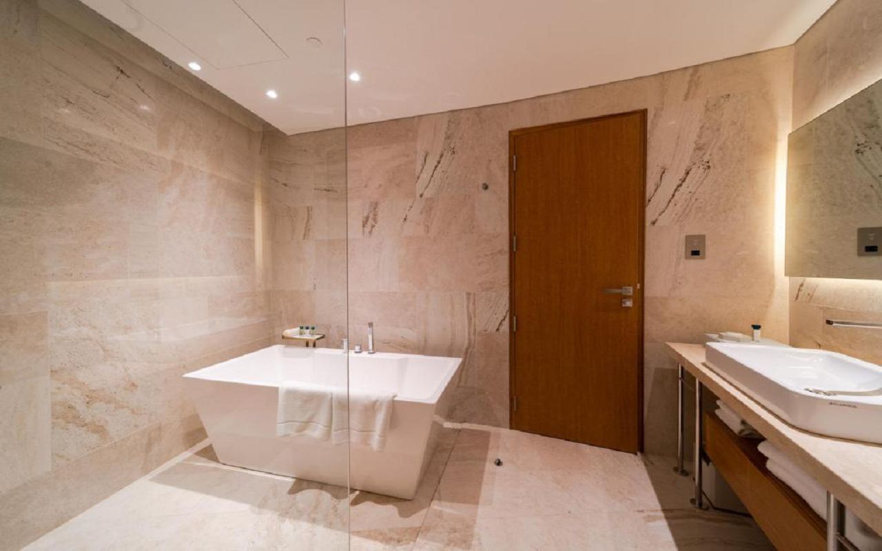 1 Bedroom Jacuzzi 4