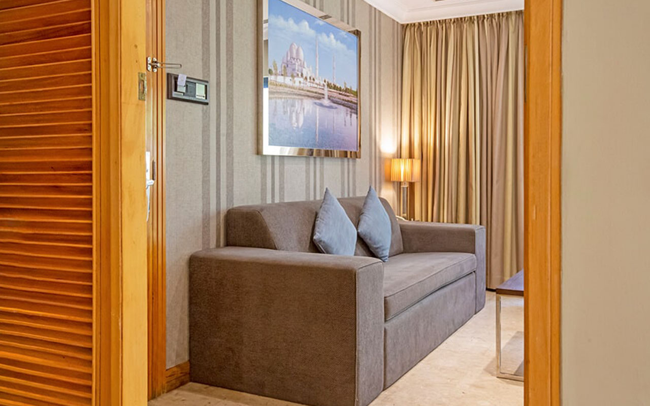 Deluxe Room 4