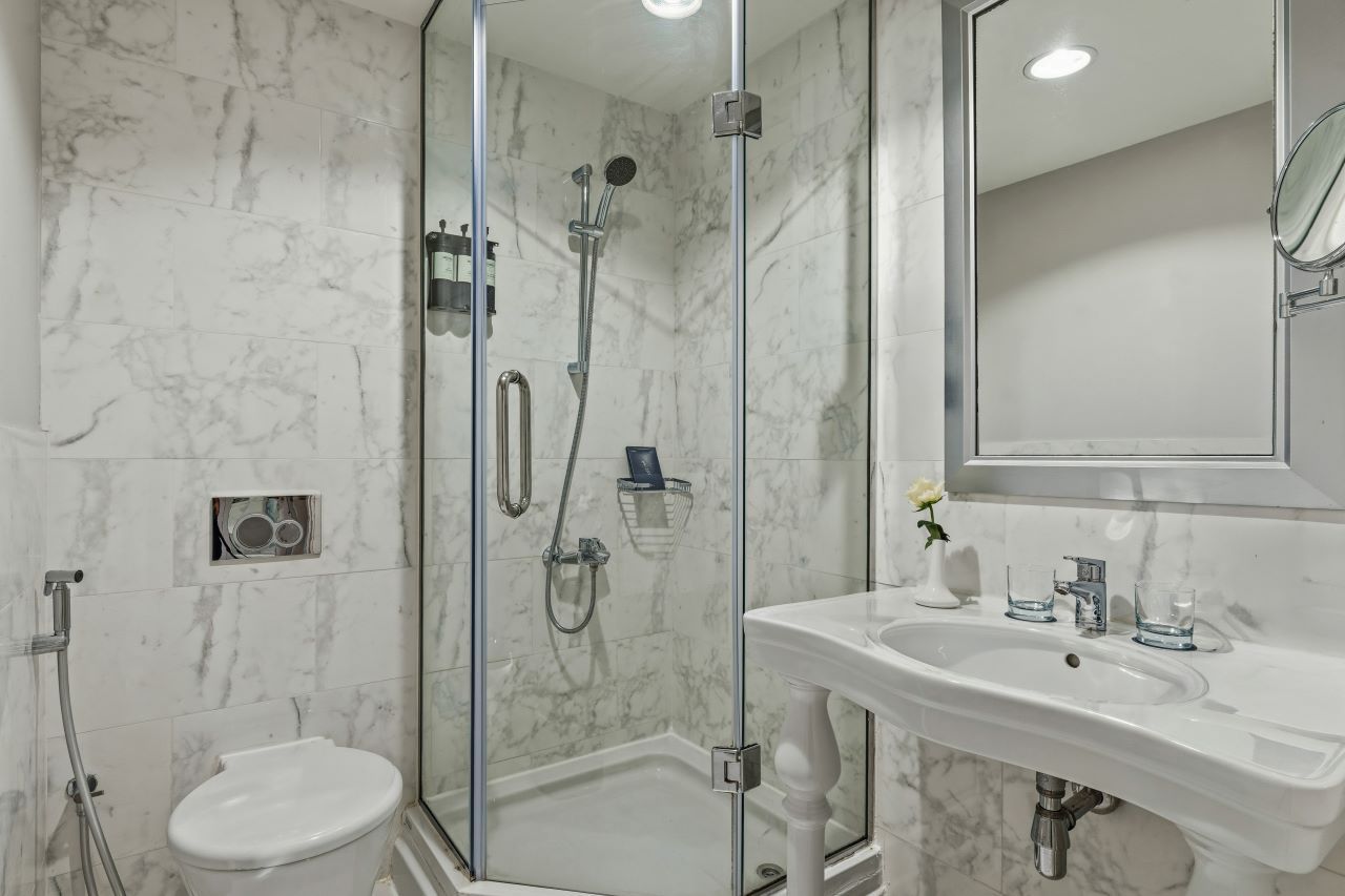 Deluxe Room 3
