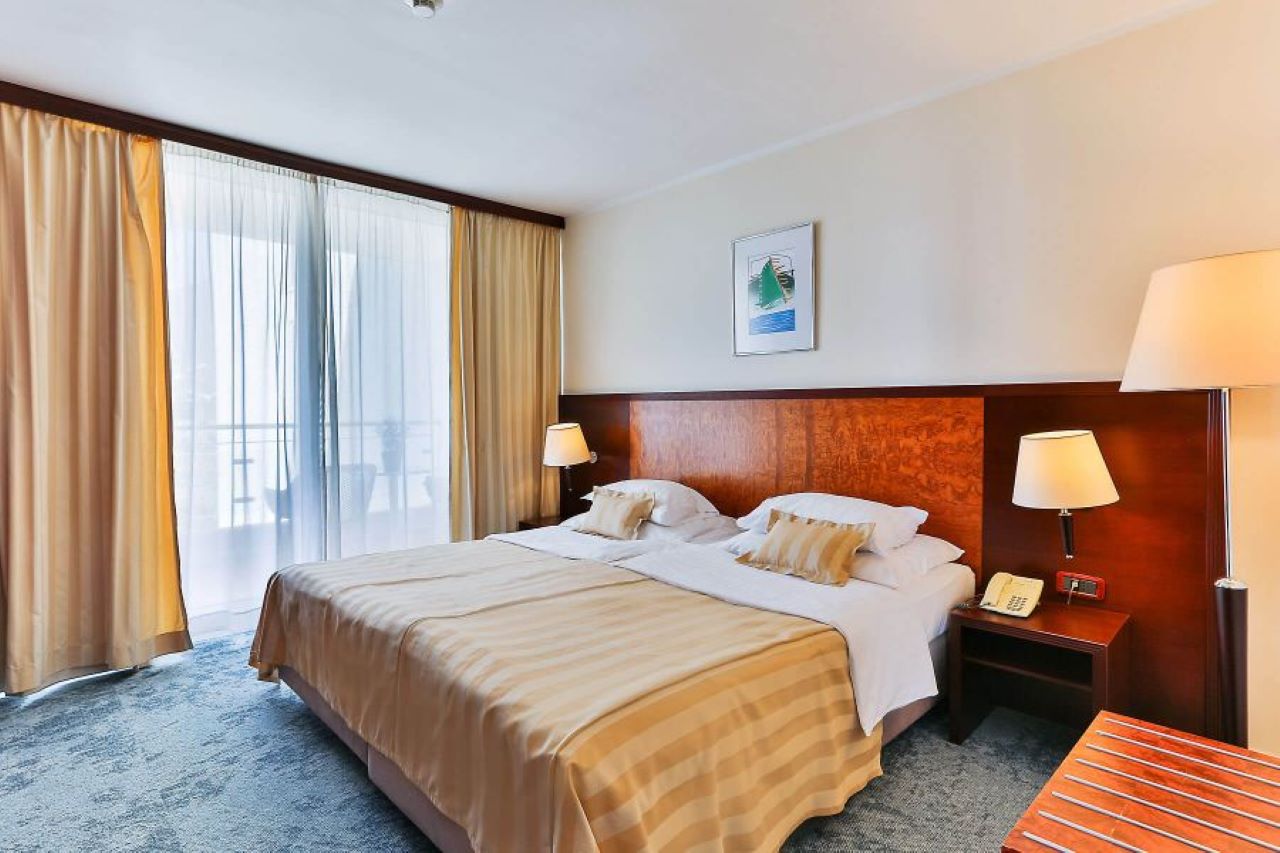 Deluxe Suite 1