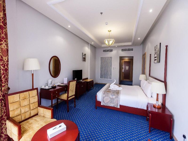 Deluxe Suite 1