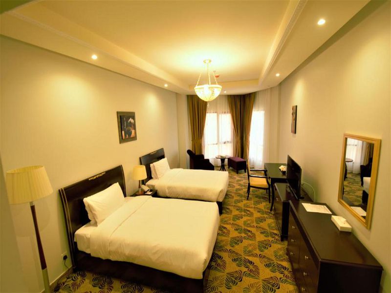 Deluxe Suite 4