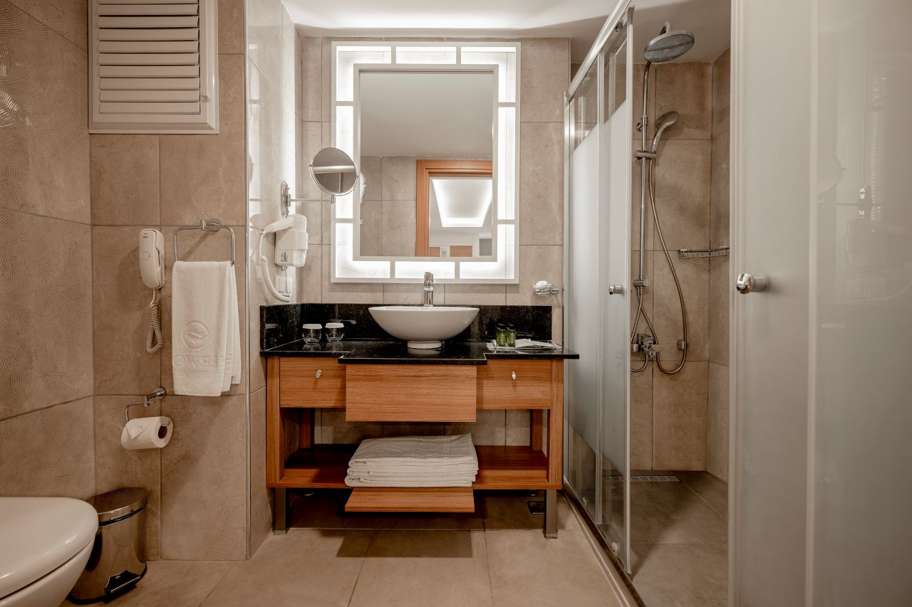 Deluxe Suite 4