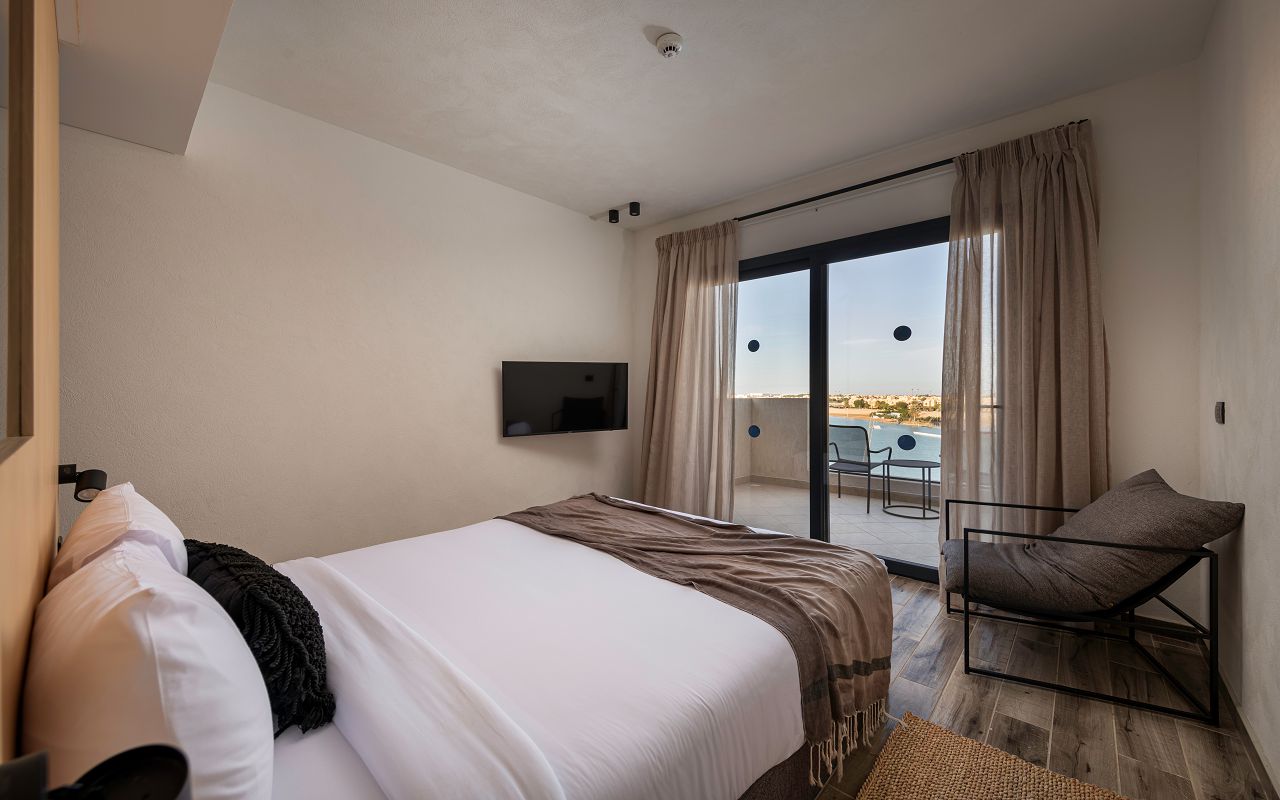 Deluxe Suite 3