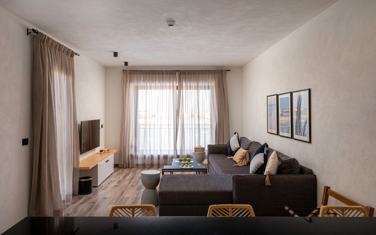 Deluxe Suite 1