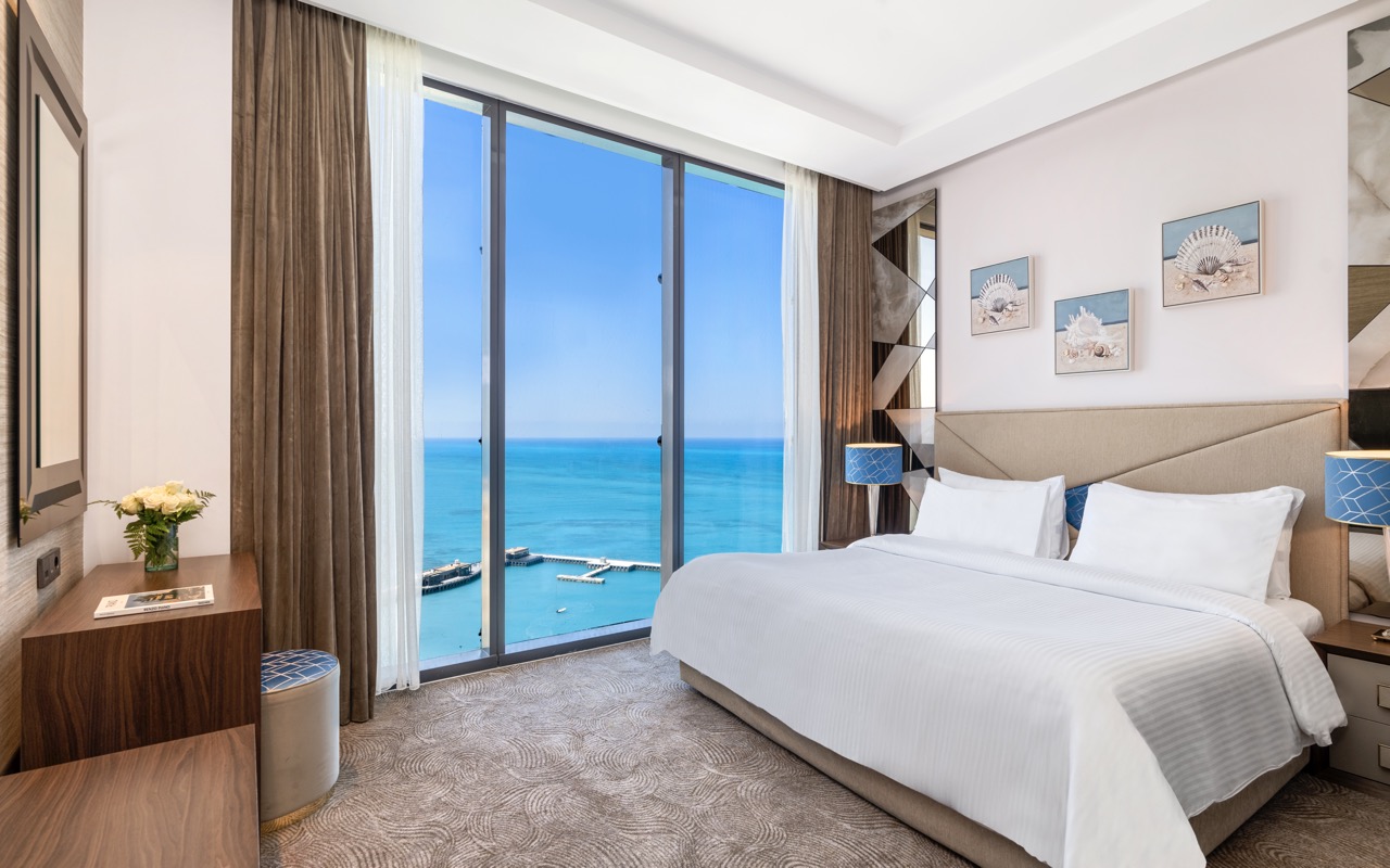 Deluxe Suite 4