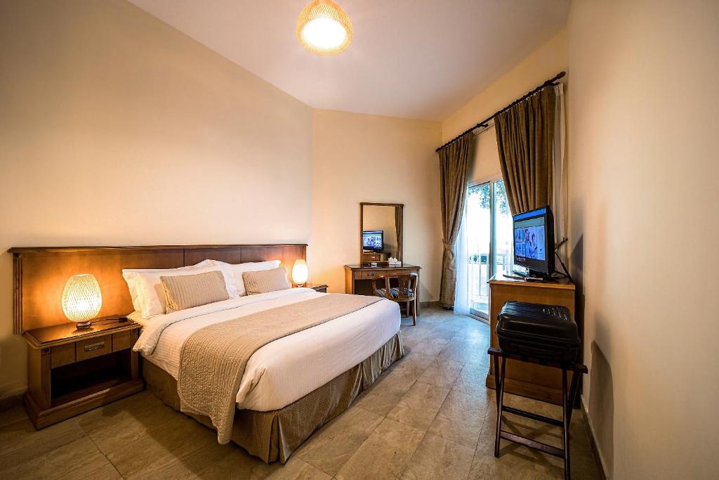 Ambassador Suite 2