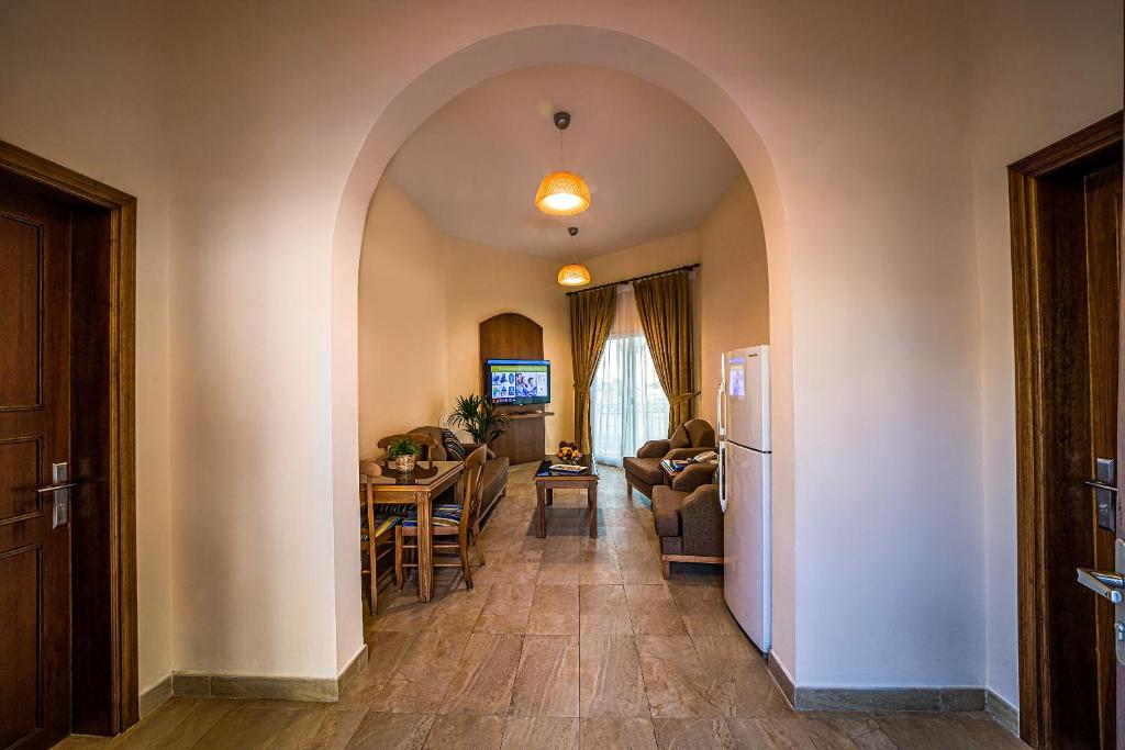 Ambassador Suite 4
