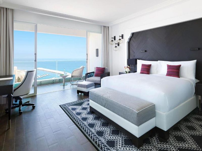 Deluxe King Room 1