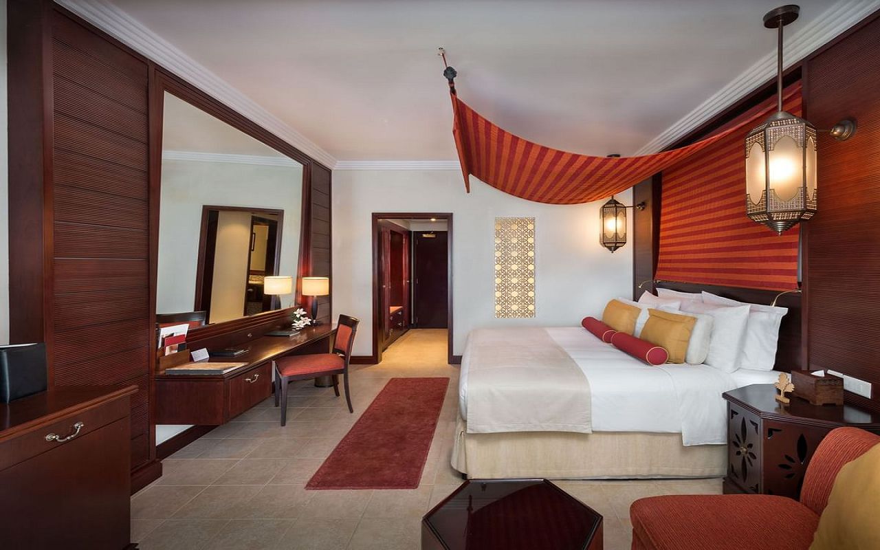 Deluxe Room Sea View 2