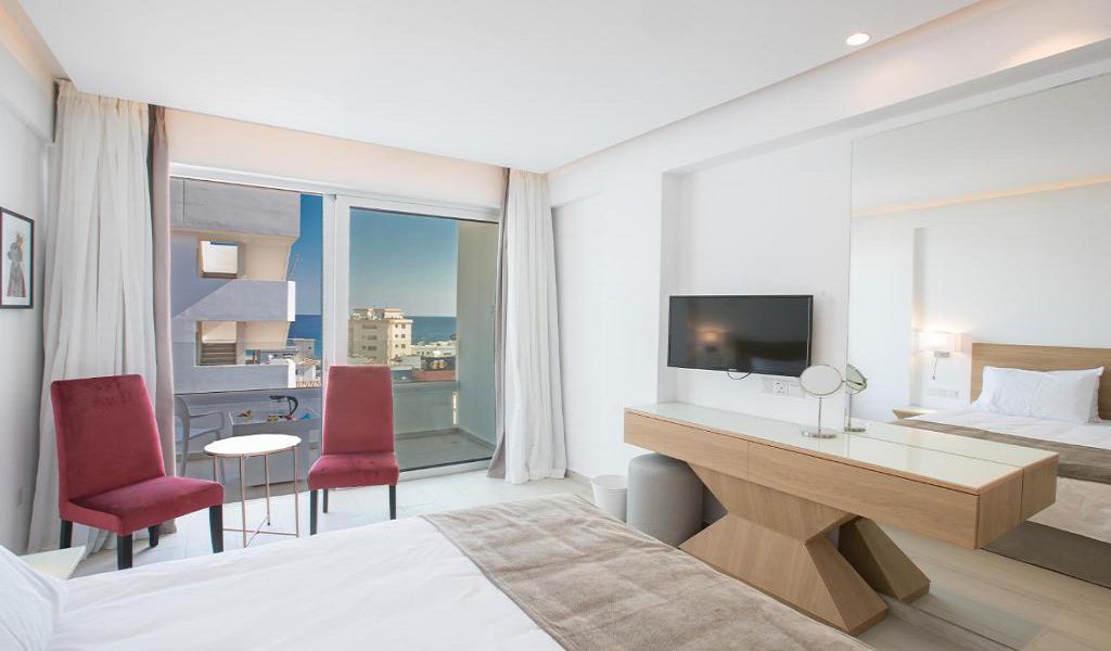 Deluxe Room Sea View 3