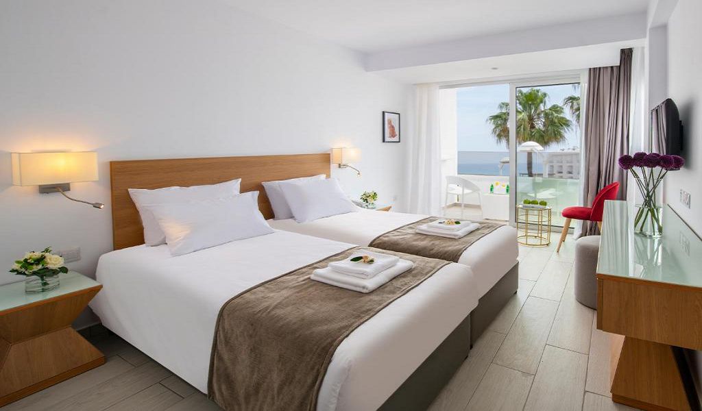 Deluxe Room Sea View 2