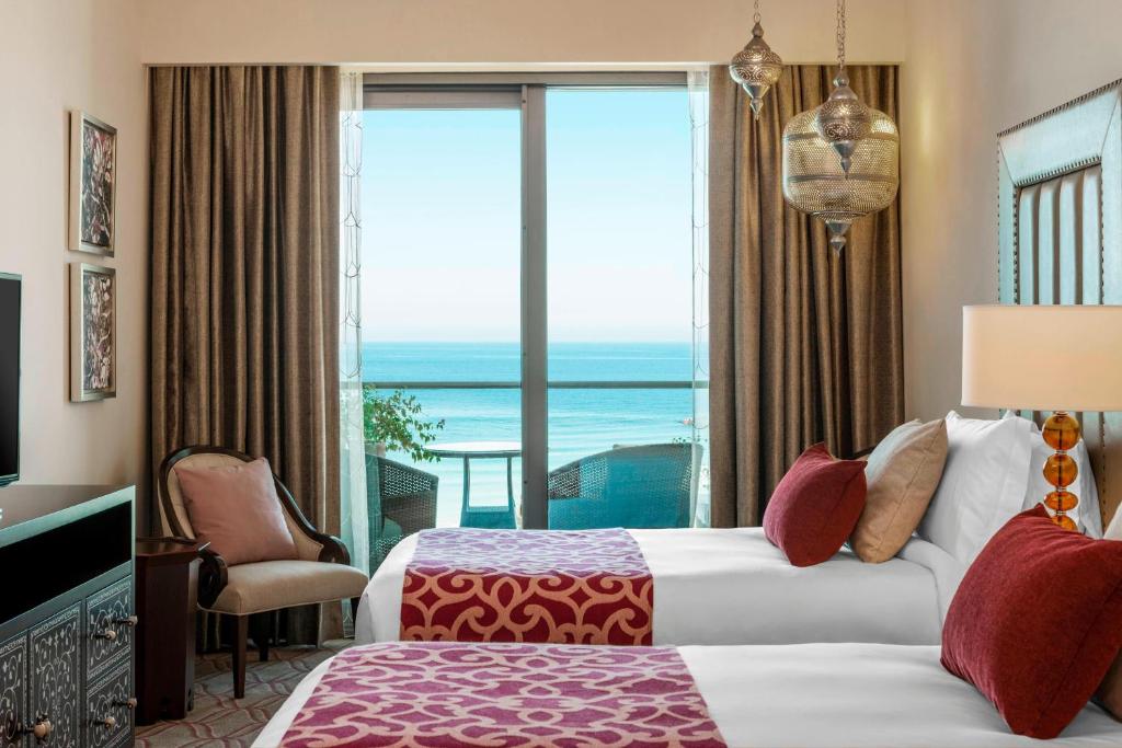 Deluxe Room Sea View 2
