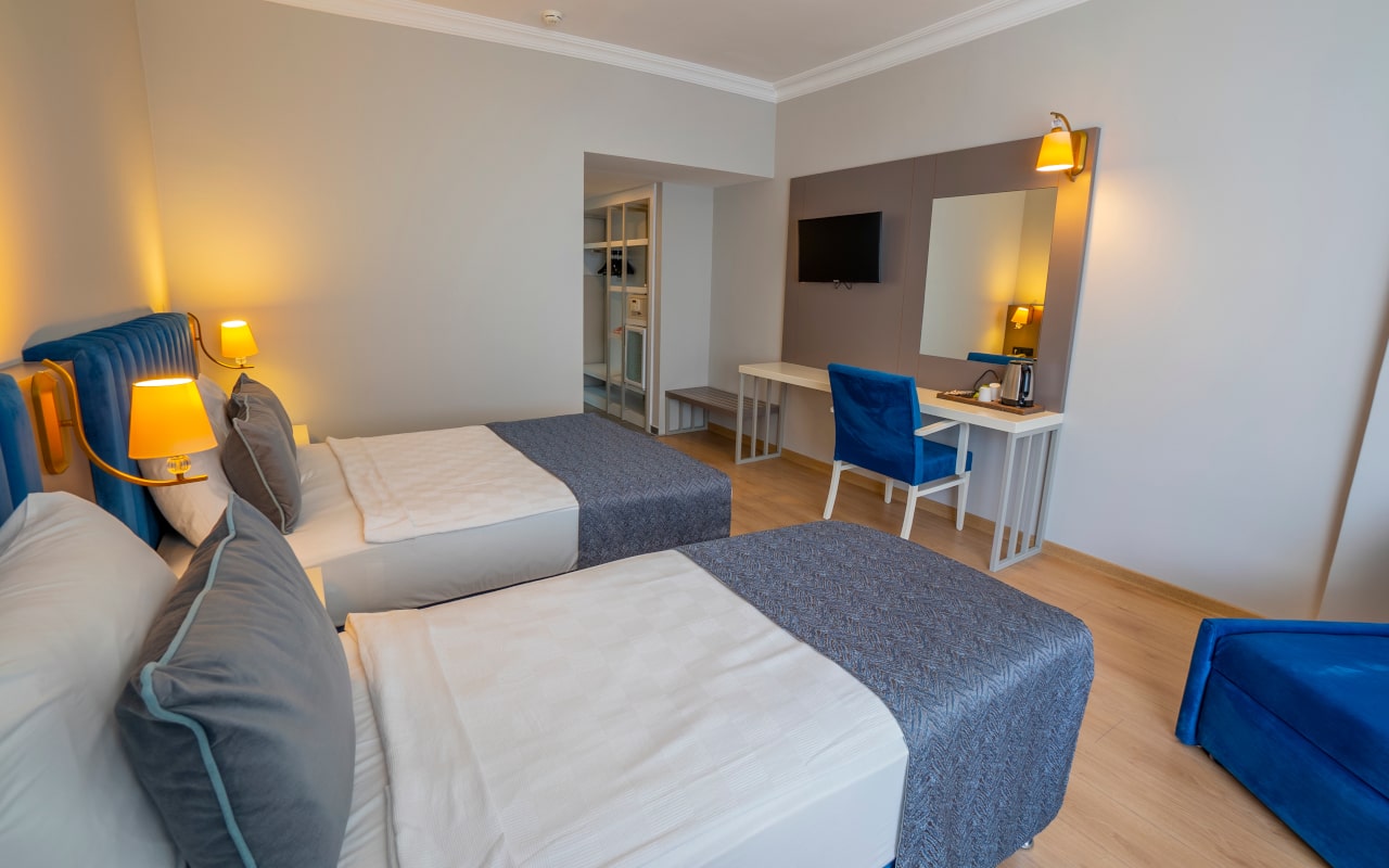 Large Room 4
