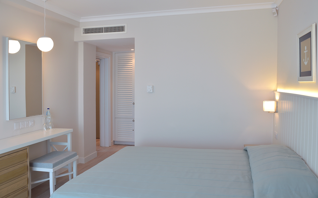 One Bedroom Suite Sea View 2