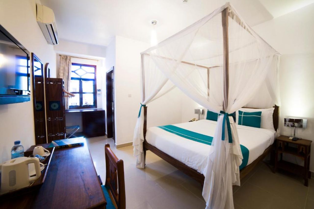 Queen Room 2