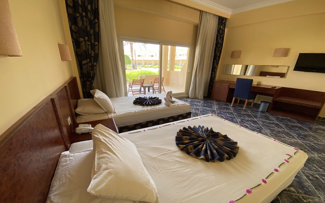 Standard Room Mountain View 3