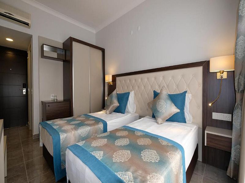Standard Room Side Sea View 4
