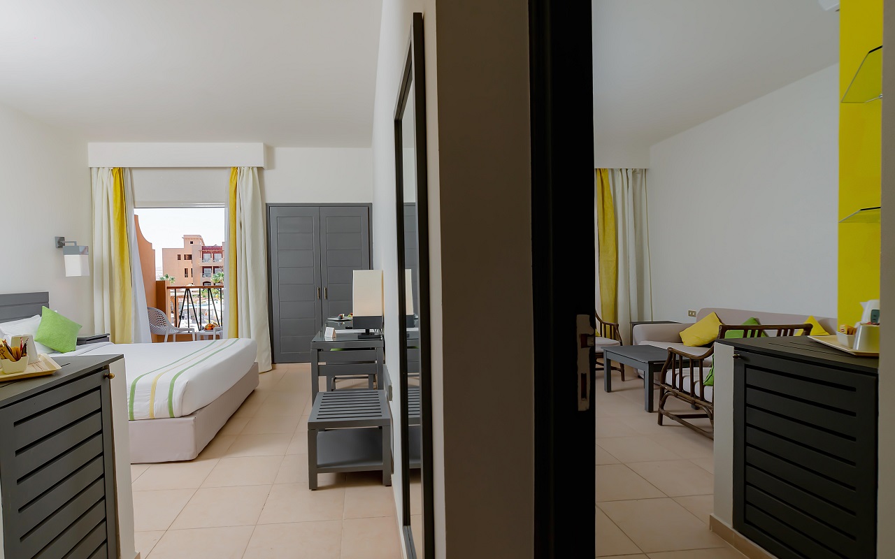Suite Pool View 2