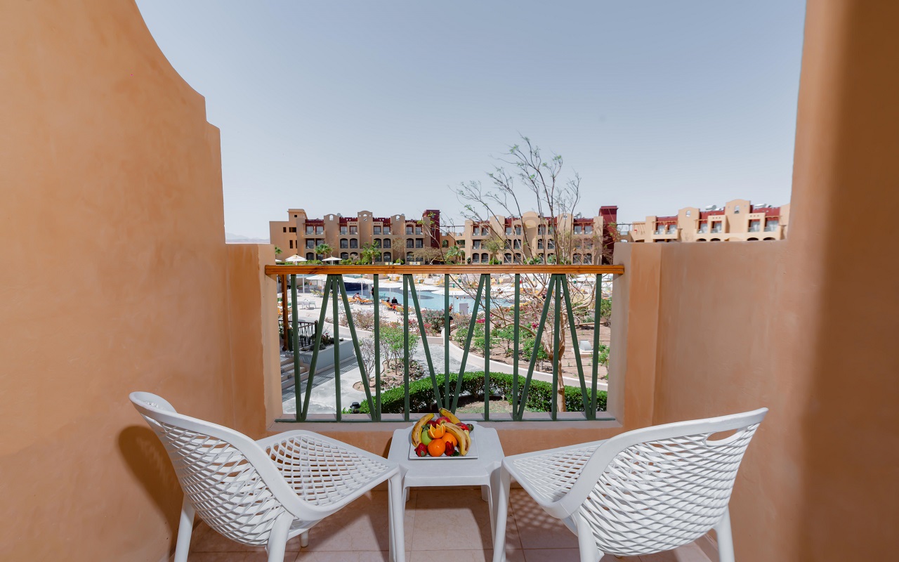 Superior Room Pool View 3