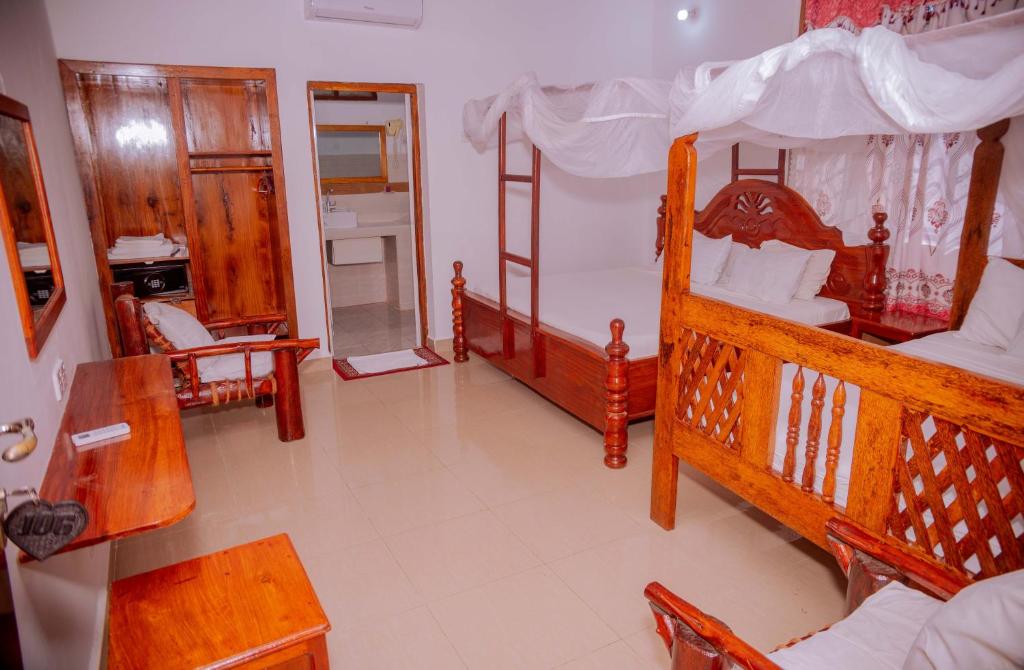 Twin Room 2