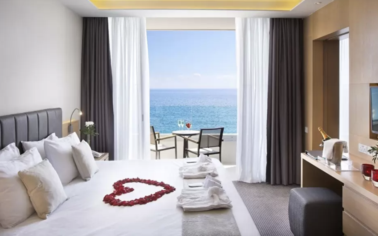 Honeymoon Suite Sea View 1