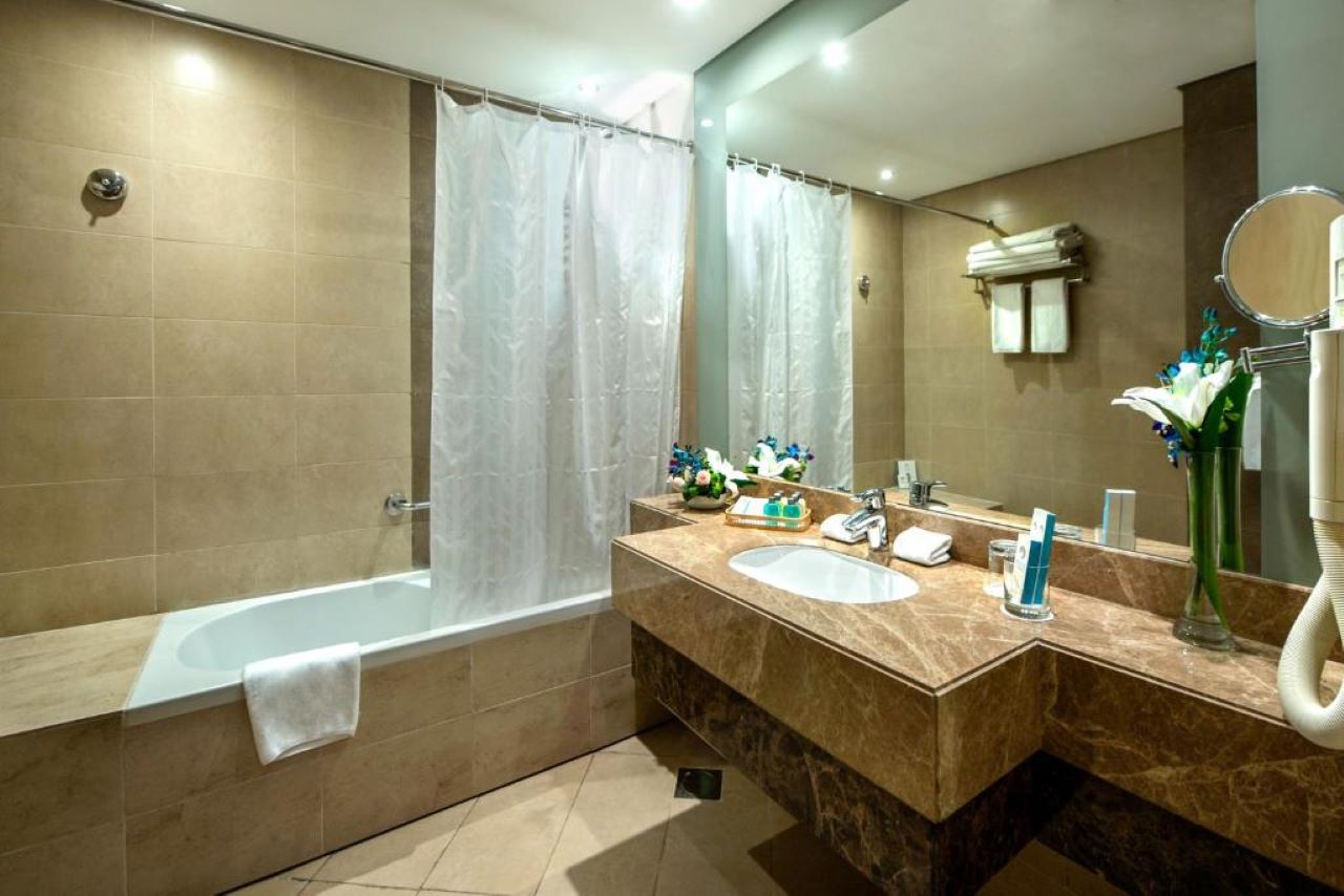Deluxe Room City View 3