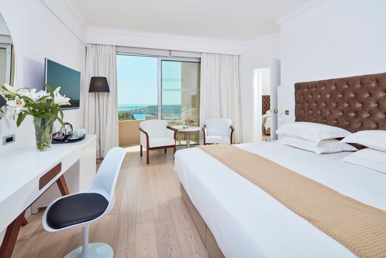 Family Room Sea View 1