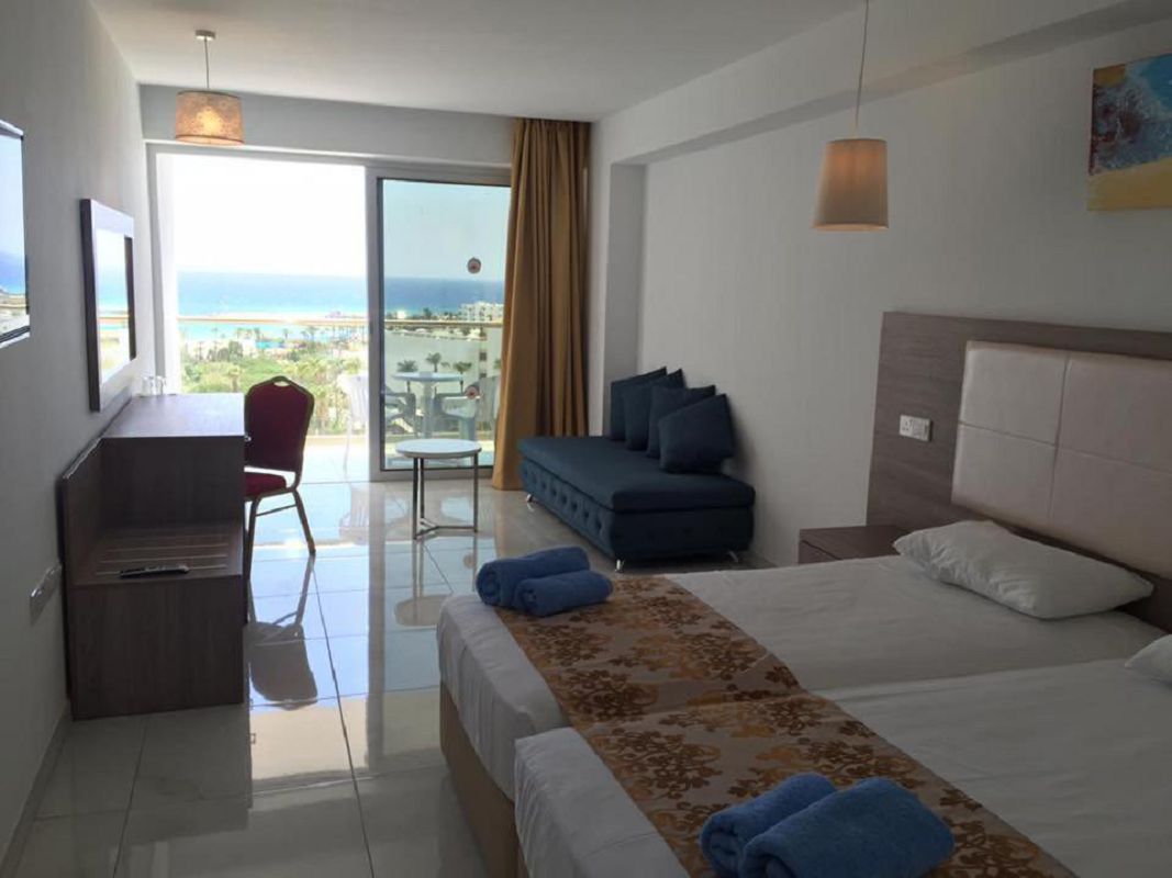 Family Room Sea View 2