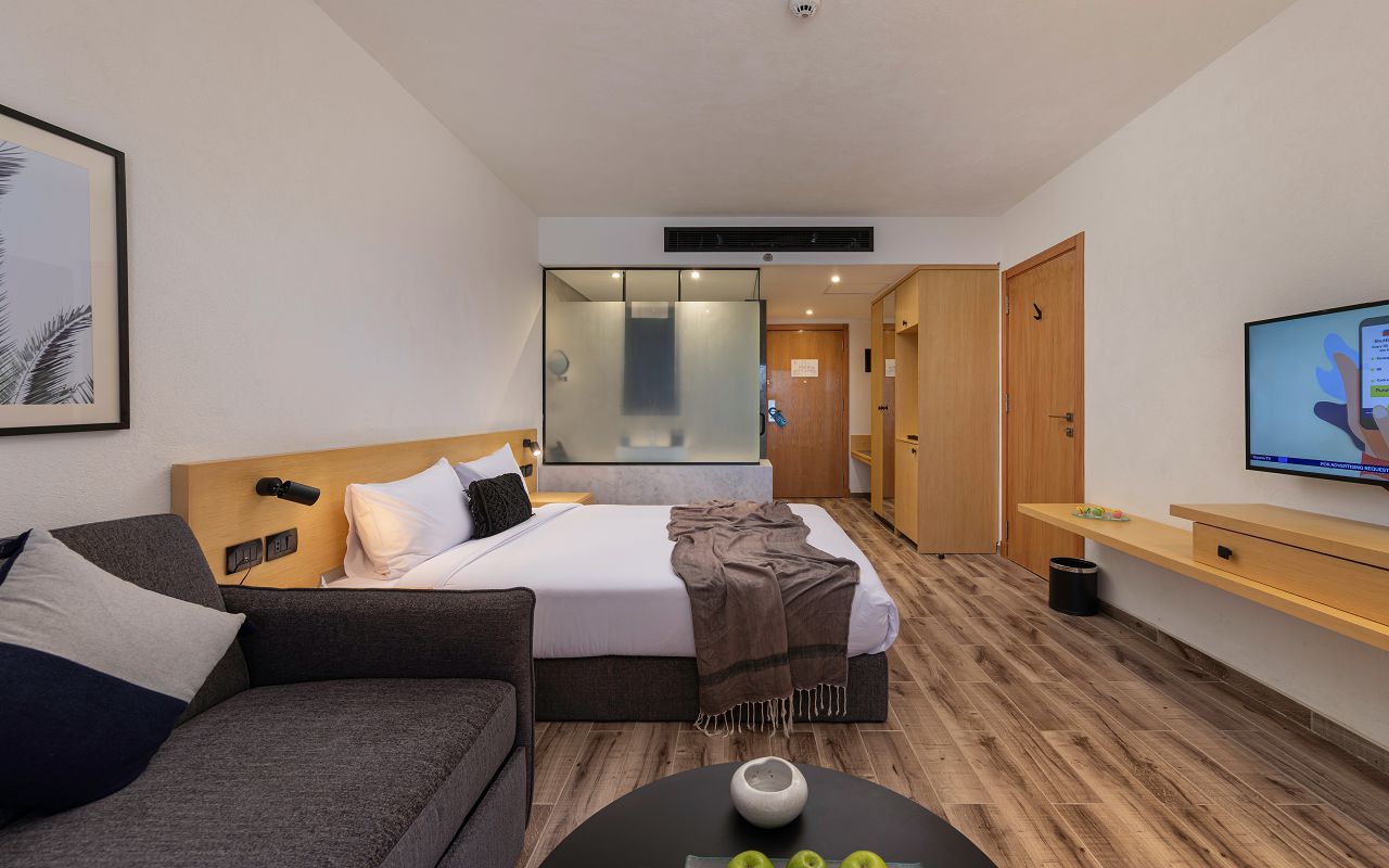 Creek Room 2