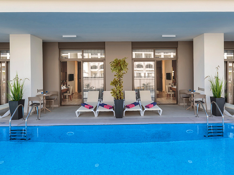 Swim Up Room 1