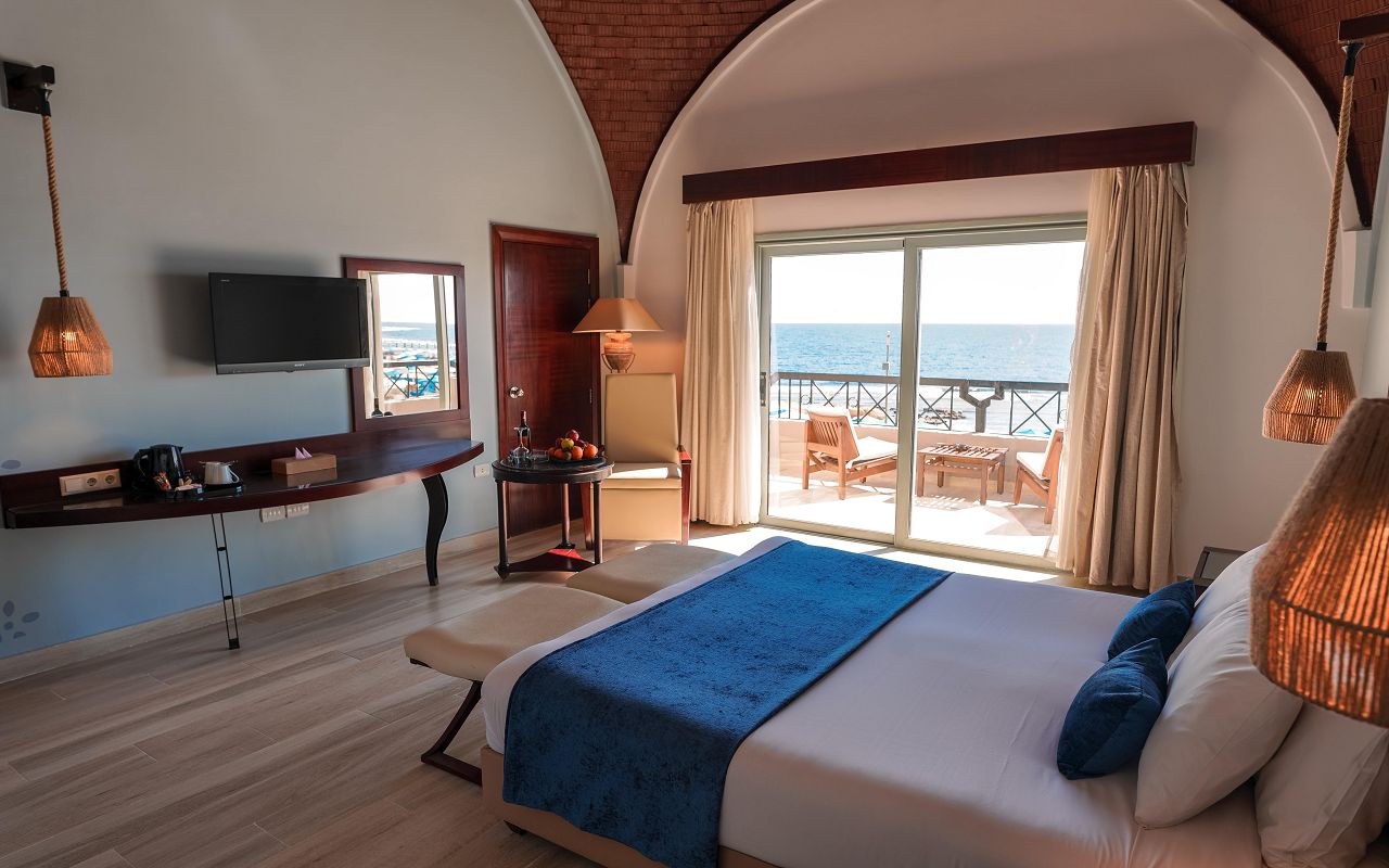 Superior Front Sea View 3