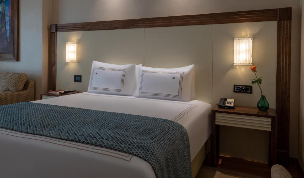 Deluxe Suite City View 3