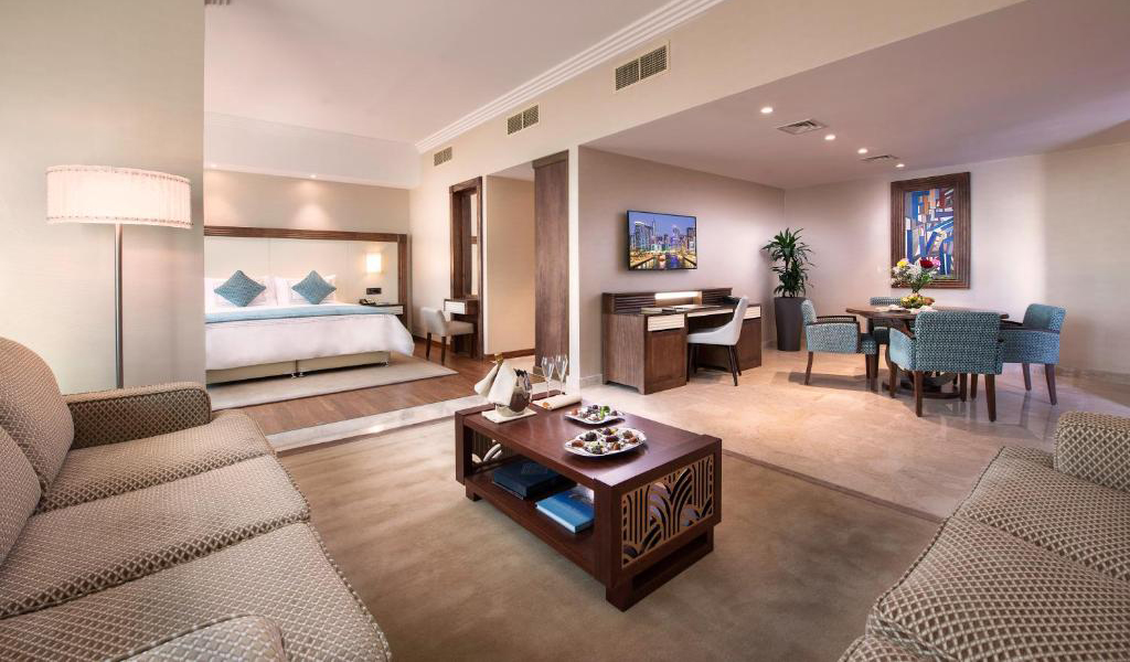 Deluxe Suite City View 2