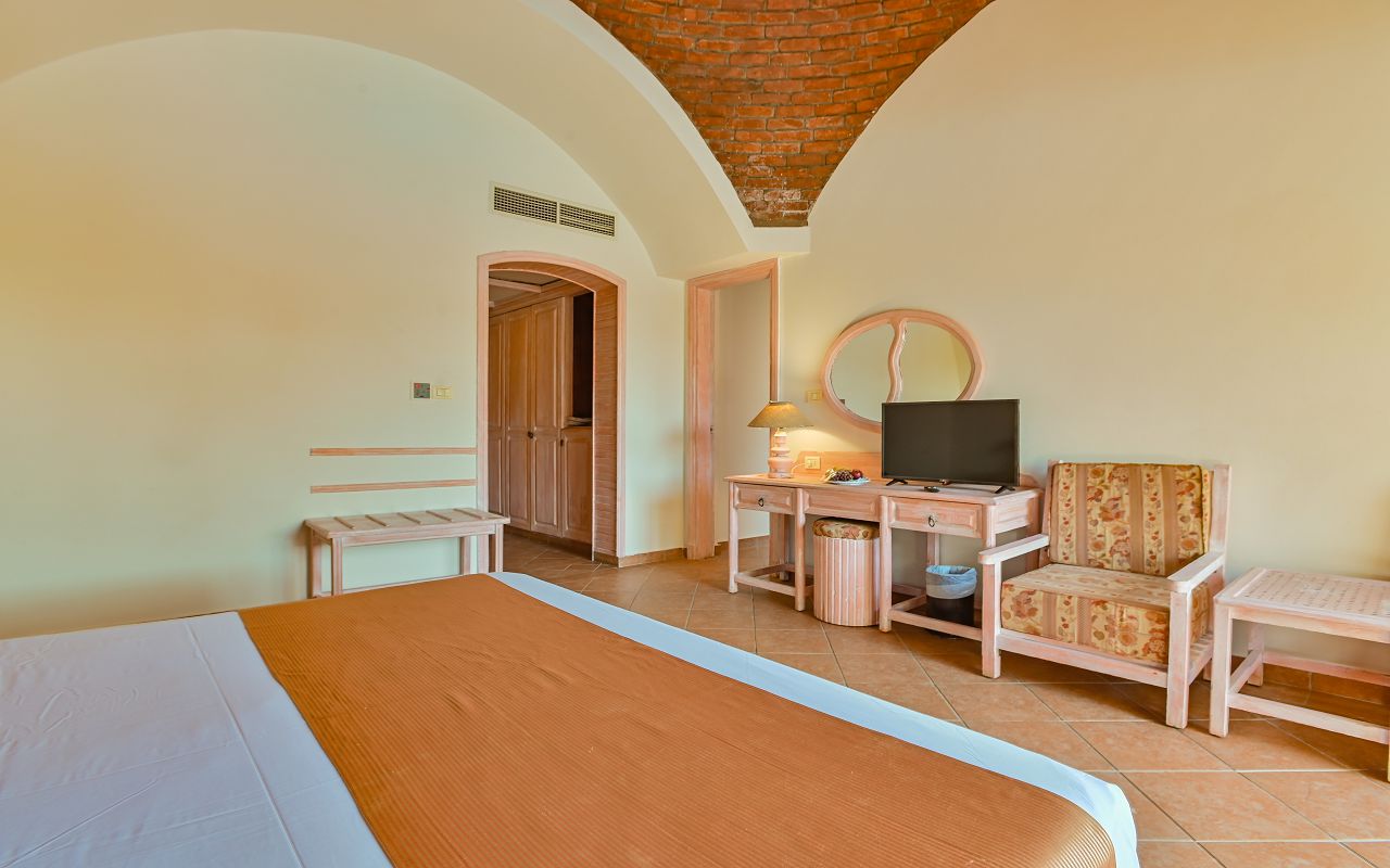 Standard Pool View Room 4