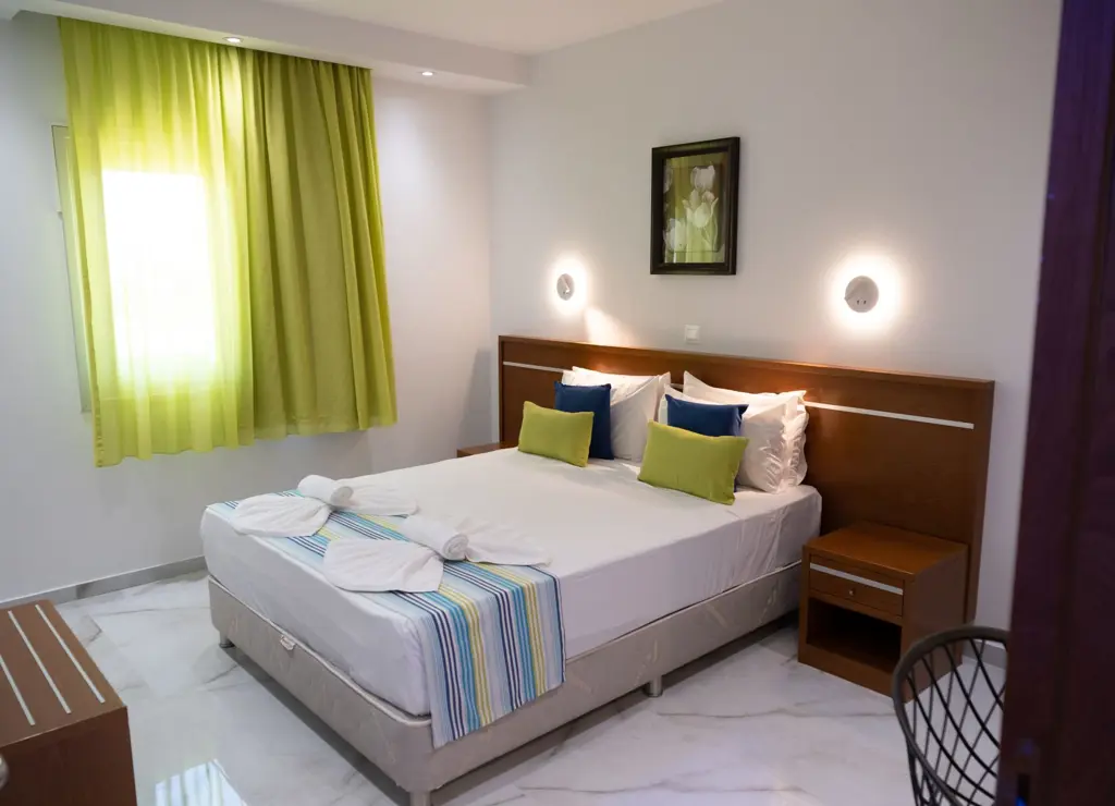 Deluxe Studio Apartment 4
