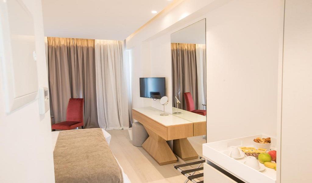 Superior Room Land View 3