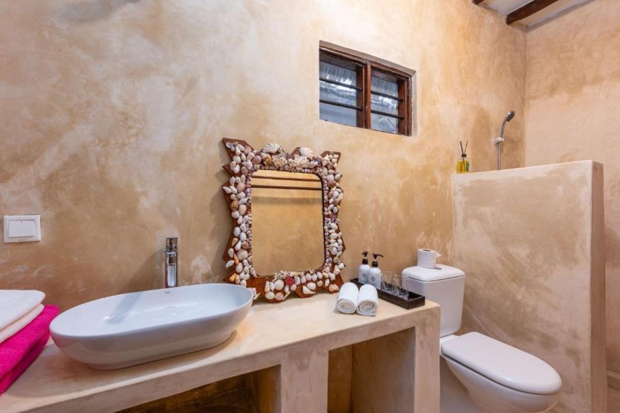 Double Room Economy 2