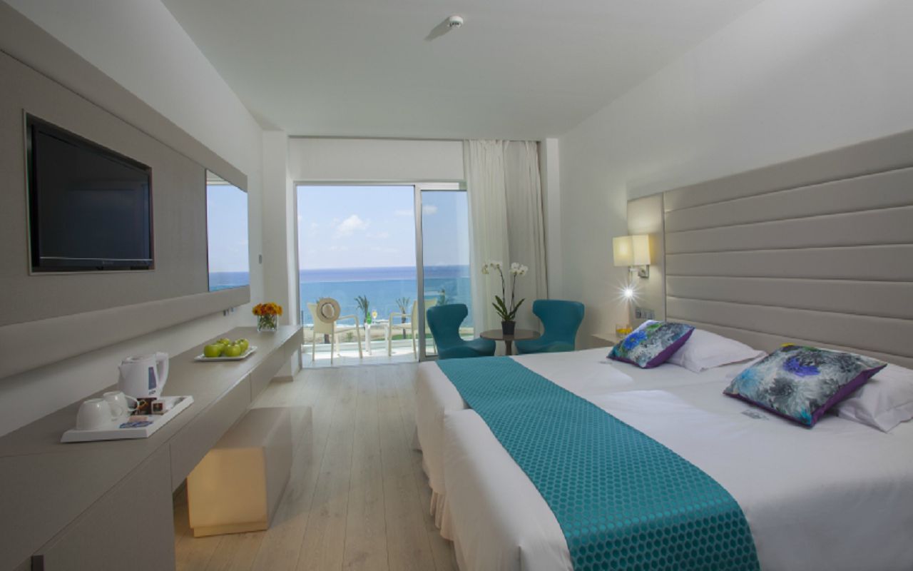 Twin Room Sea View 1